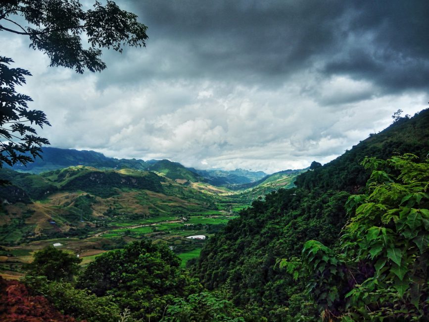 The road to Son La, the rain stayed away for most of the day